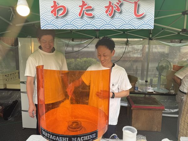 夜祭りのひとコマ★支配人と綿菓子♪